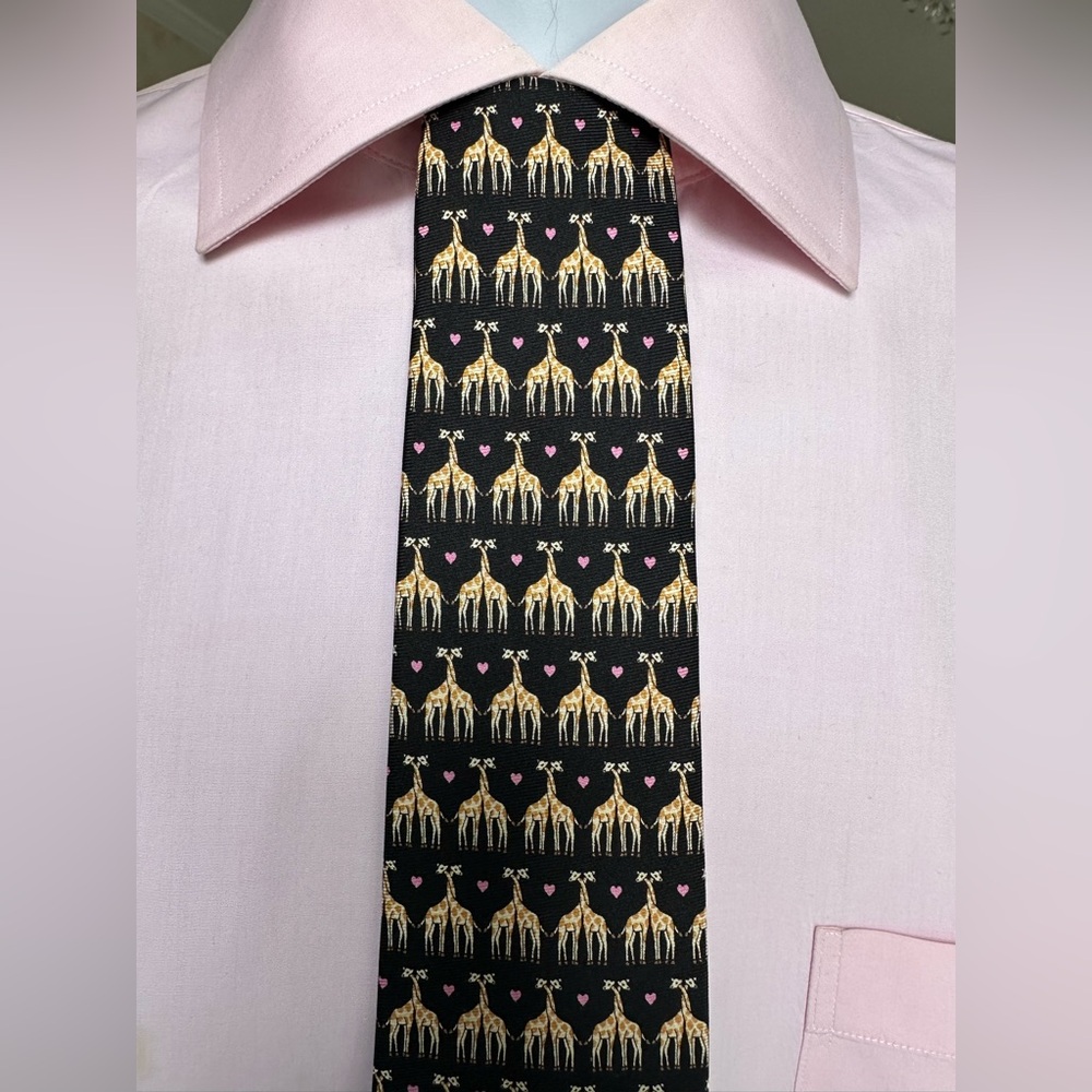 Pierre Cardin. 100% silk necktie.